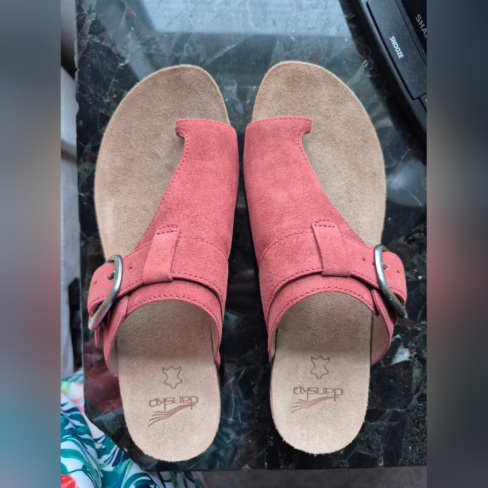 Dansko Women's Coral Suede Sandals Sz 41 New. Never Worn